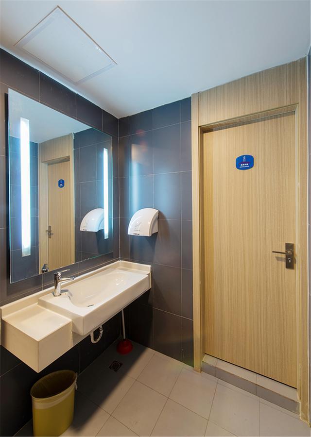 Hanting Express Changxing Island Phoenix Town Shanghai Exterior photo